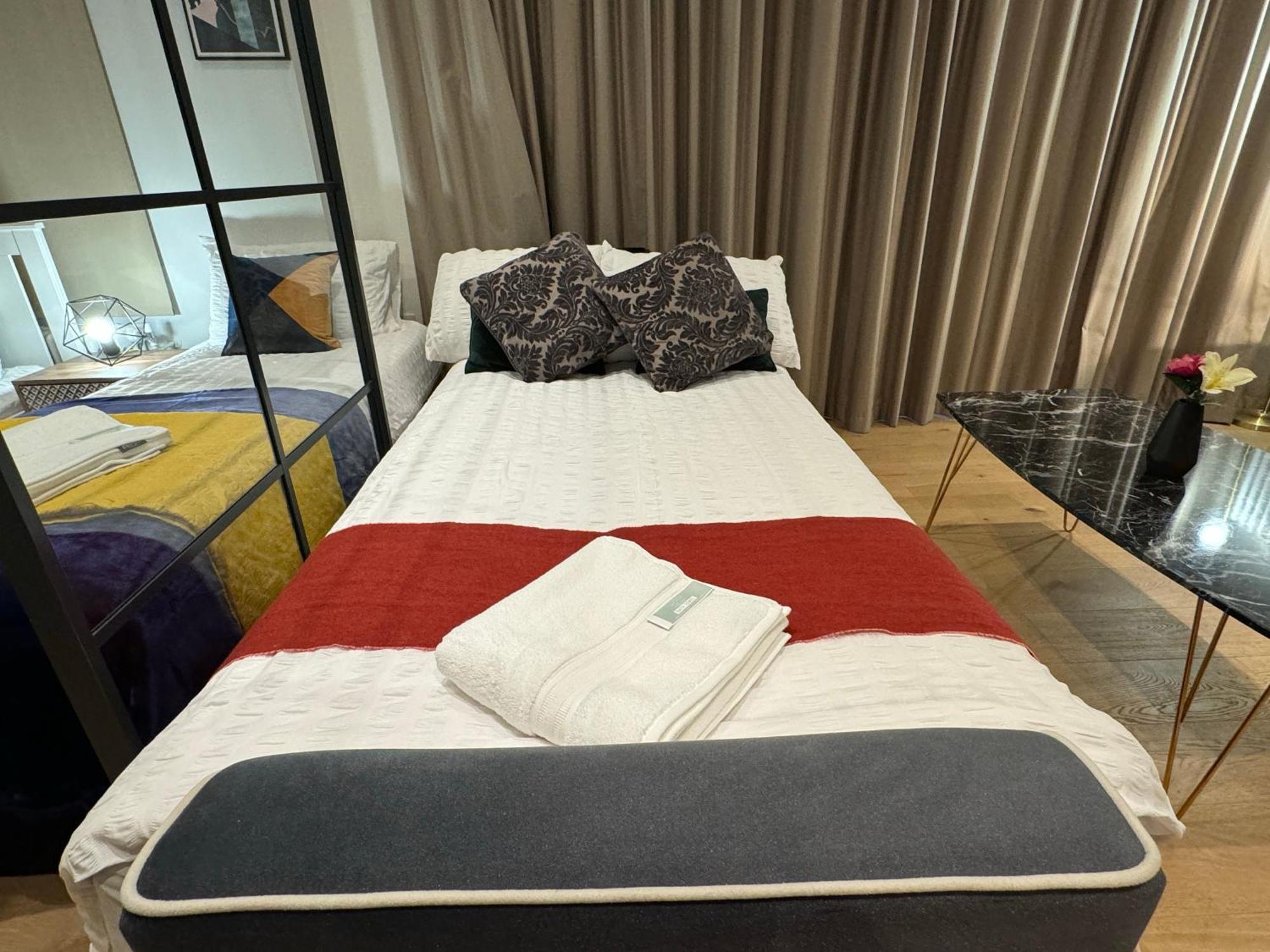 Amazing Cosy Apartment, Next To O2 Arena And Close To London Excel, Secure Parking エクステリア 写真